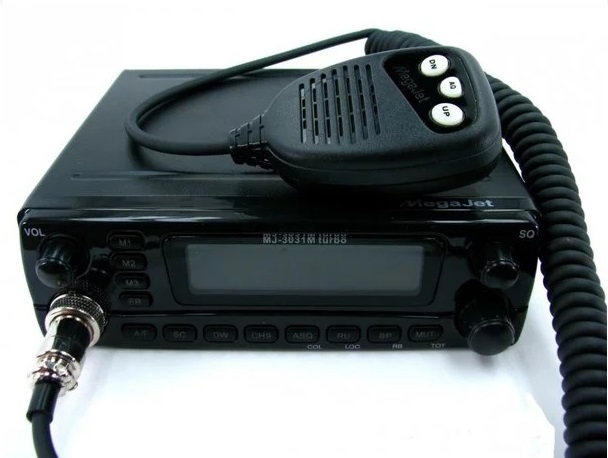 kypit_radiostantsiya-megajet-3031m-turbo-p-c-am-fm-240-kan-dekor-panel